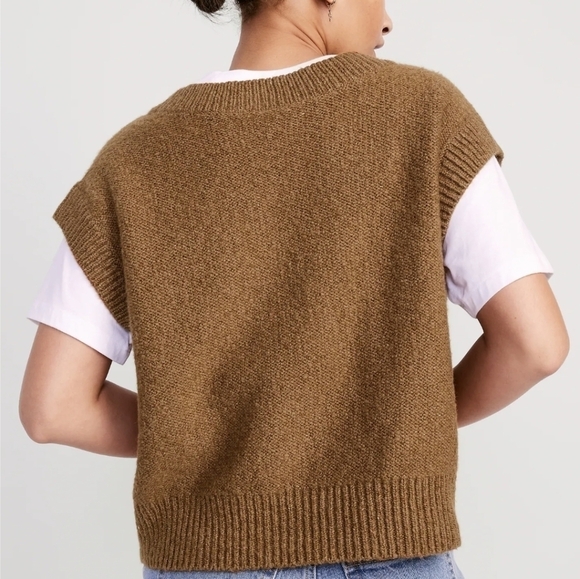 3X • Old Navy • Cable Knit V-Neck Sweater Vest - Picture 3 of 4